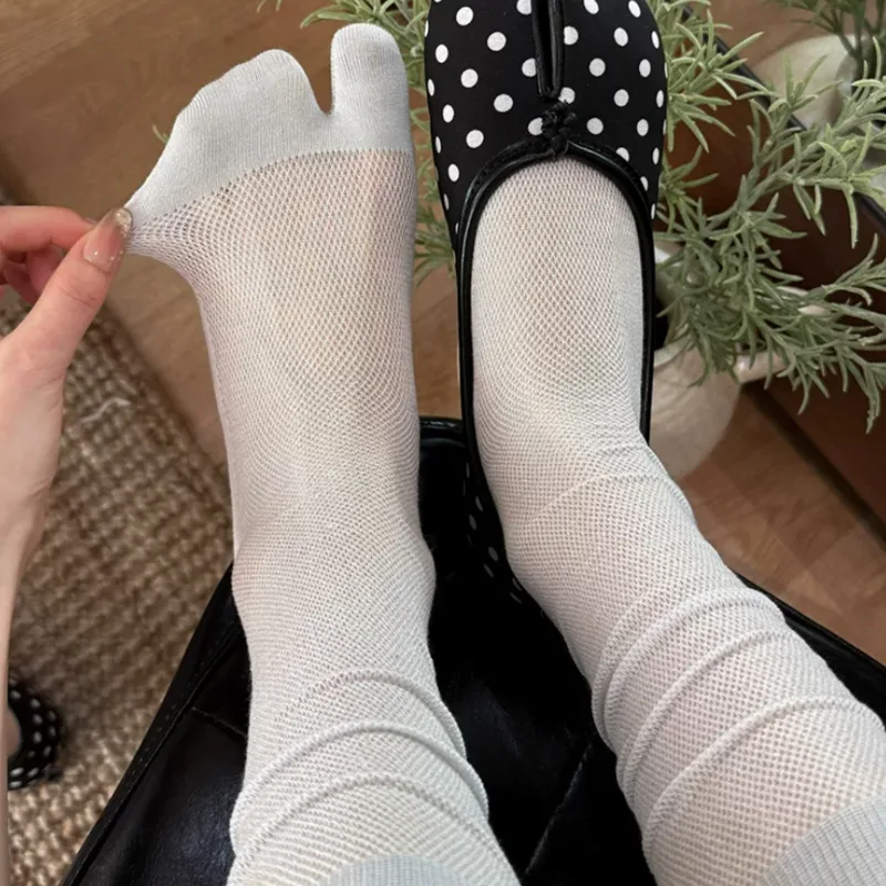 Toe Sock Split - 夏用の白いスプリットトゥソックス女性用薄くてスリムな通気性のあるふくらはぎソックス2本指バレエスタイルメッシュソックス原宿
