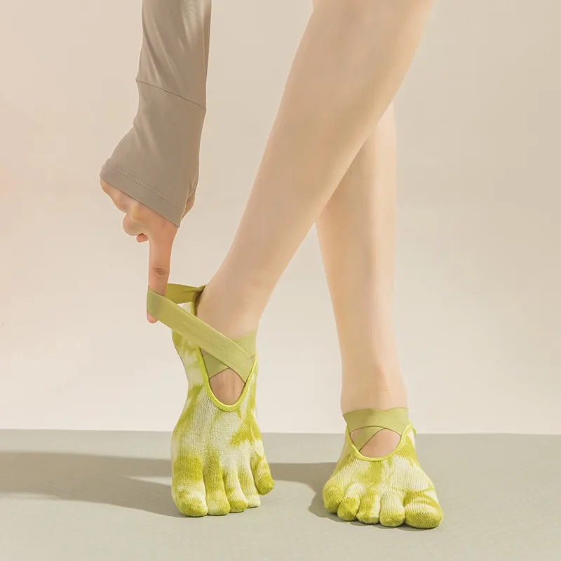 Grip Sock Yoga - タイダイ柄の女性用5本指グリップソックス、ヨガ、ピラティス、ワークアウト用、分割つま先の滑り止めコットンストラップソックス、バレスタジオ用