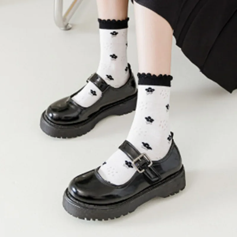 女性レースフラワーショートソックス薄い靴下ローファーローカッ - Invisibility Sock Loafer のレビューと価格