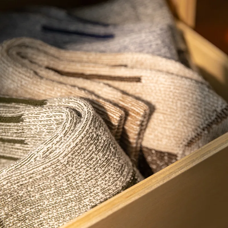 男性と女性のためのメリノウールクルーソックス,暖かいハイキン - Wool Hiking Sock のレビューと価格