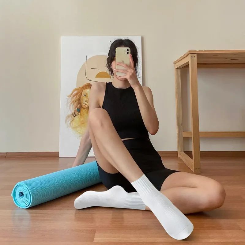 女性用ヨガソックス4足、ソリッドカラーのミッドソール滑り止め - Grip Sock Yoga のレビューと価格
