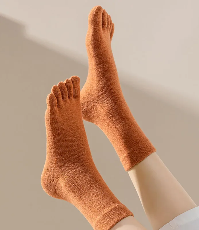 秋冬用厚手カシミヤ五本指ソックス レディース ミドル丈ソック - Toe Sock Split のレビューと価格