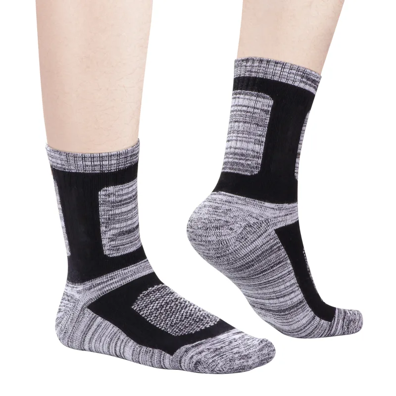 YUEDGE メンズ 吸湿発散性クッション付きクルーアスレチ - Cotton Crew Sock Pack のレビューと価格