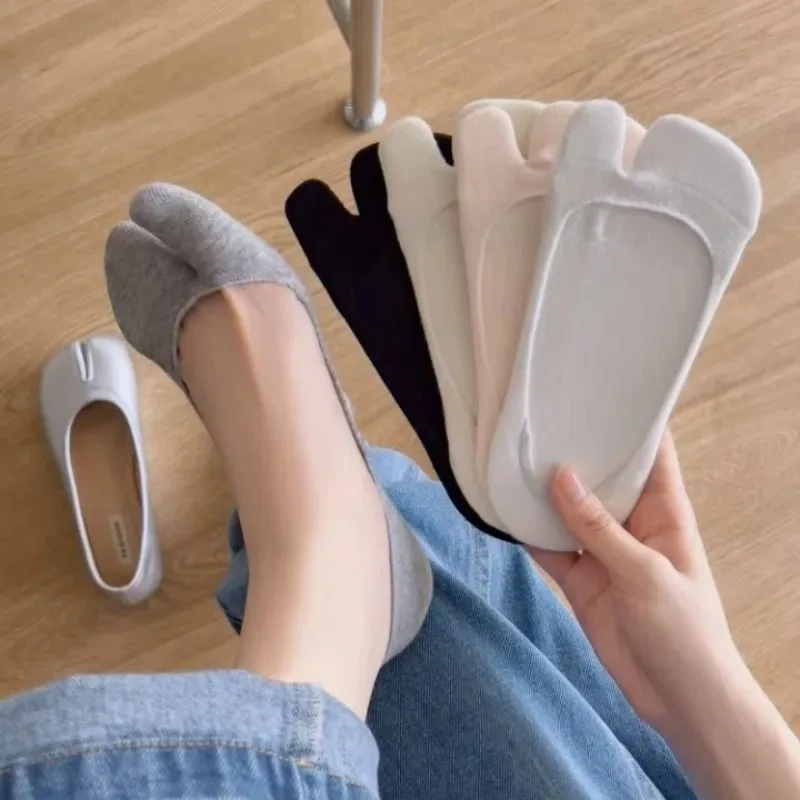 快適で通気性のある二本指ソックスファッション目に見えない滑り - Invisibility Sock Loafer のレビューと価格